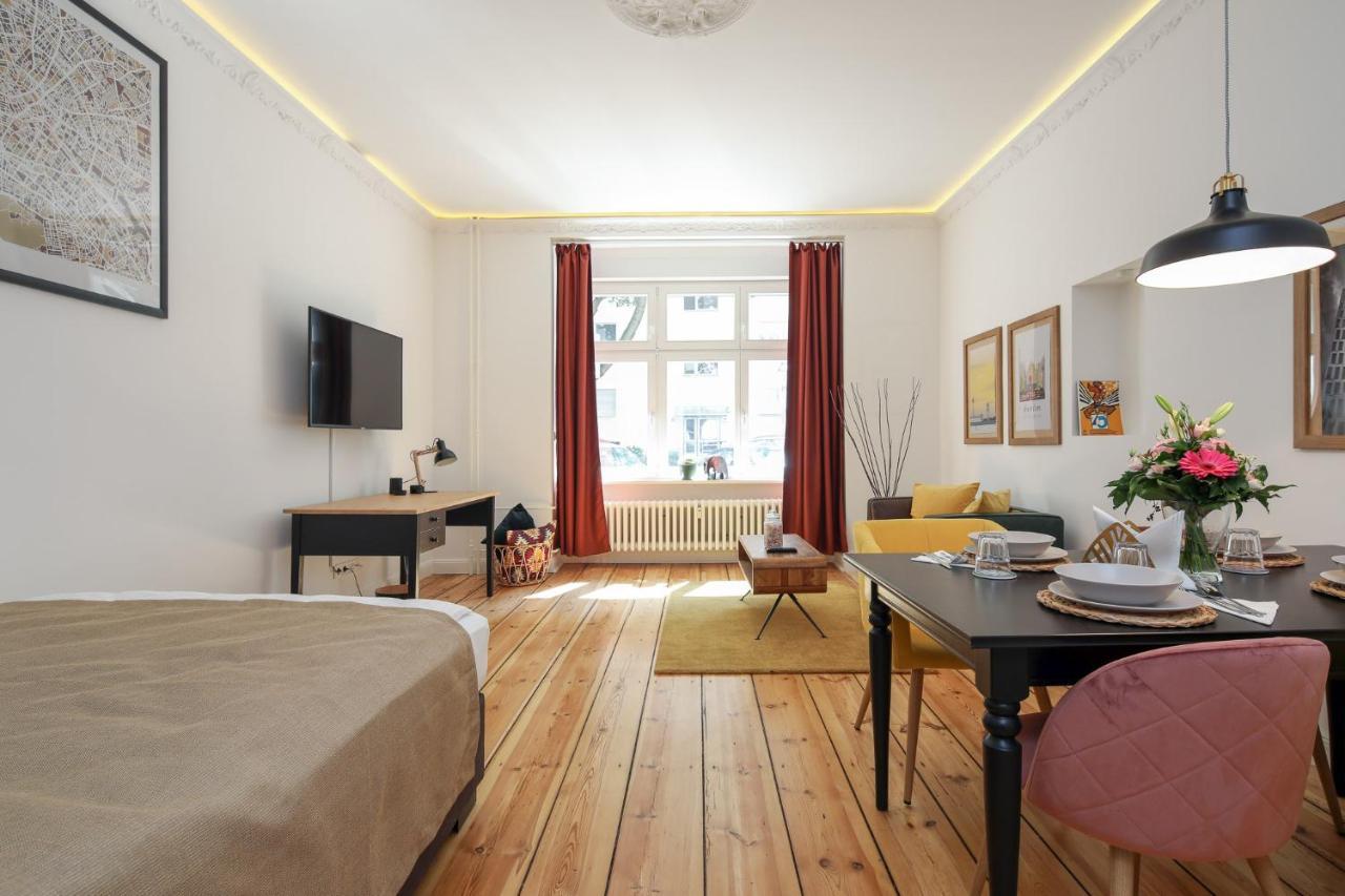 4 Personen Altbau Apartment Nahe Kurfuerstendamm - Romeo & Julia Berlino Esterno foto