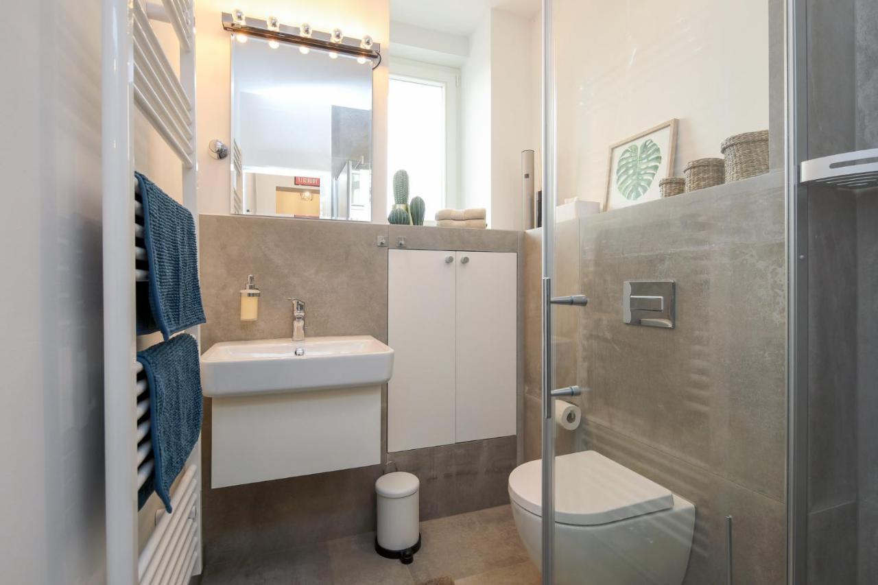 4 Personen Altbau Apartment Nahe Kurfuerstendamm - Romeo & Julia Berlino Esterno foto