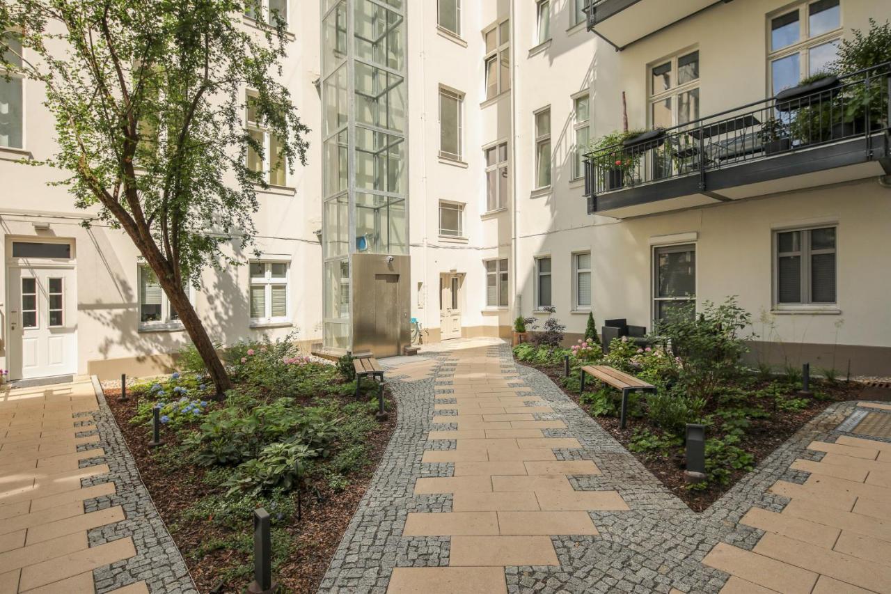 4 Personen Altbau Apartment Nahe Kurfuerstendamm - Romeo & Julia Berlino Esterno foto