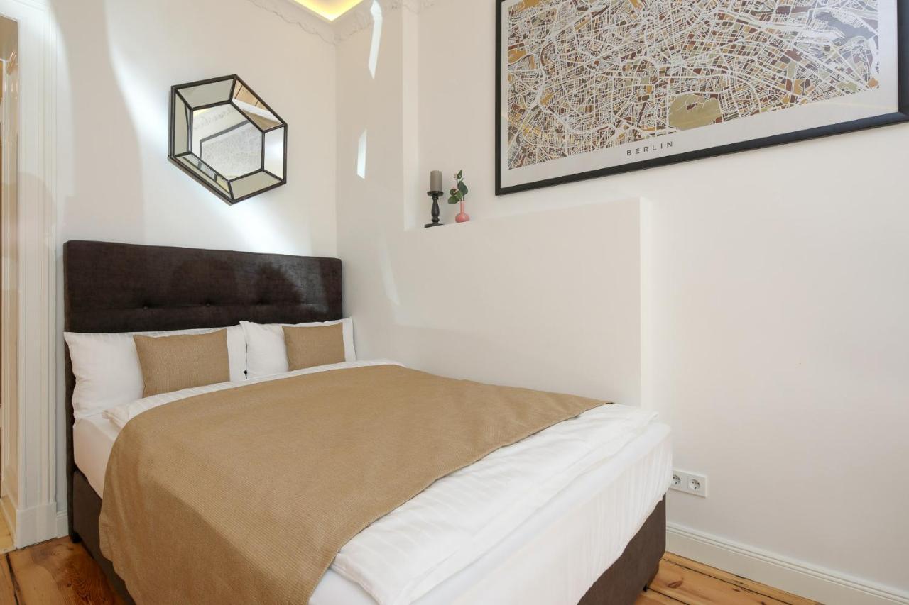 4 Personen Altbau Apartment Nahe Kurfuerstendamm - Romeo & Julia Berlino Esterno foto
