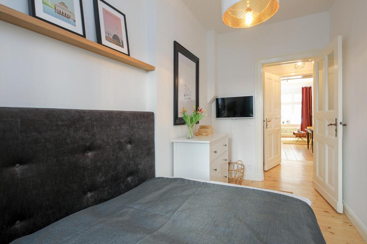 4 Personen Altbau Apartment Nahe Kurfuerstendamm - Romeo & Julia Berlino Esterno foto