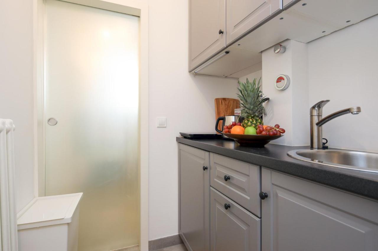 4 Personen Altbau Apartment Nahe Kurfuerstendamm - Romeo & Julia Berlino Esterno foto