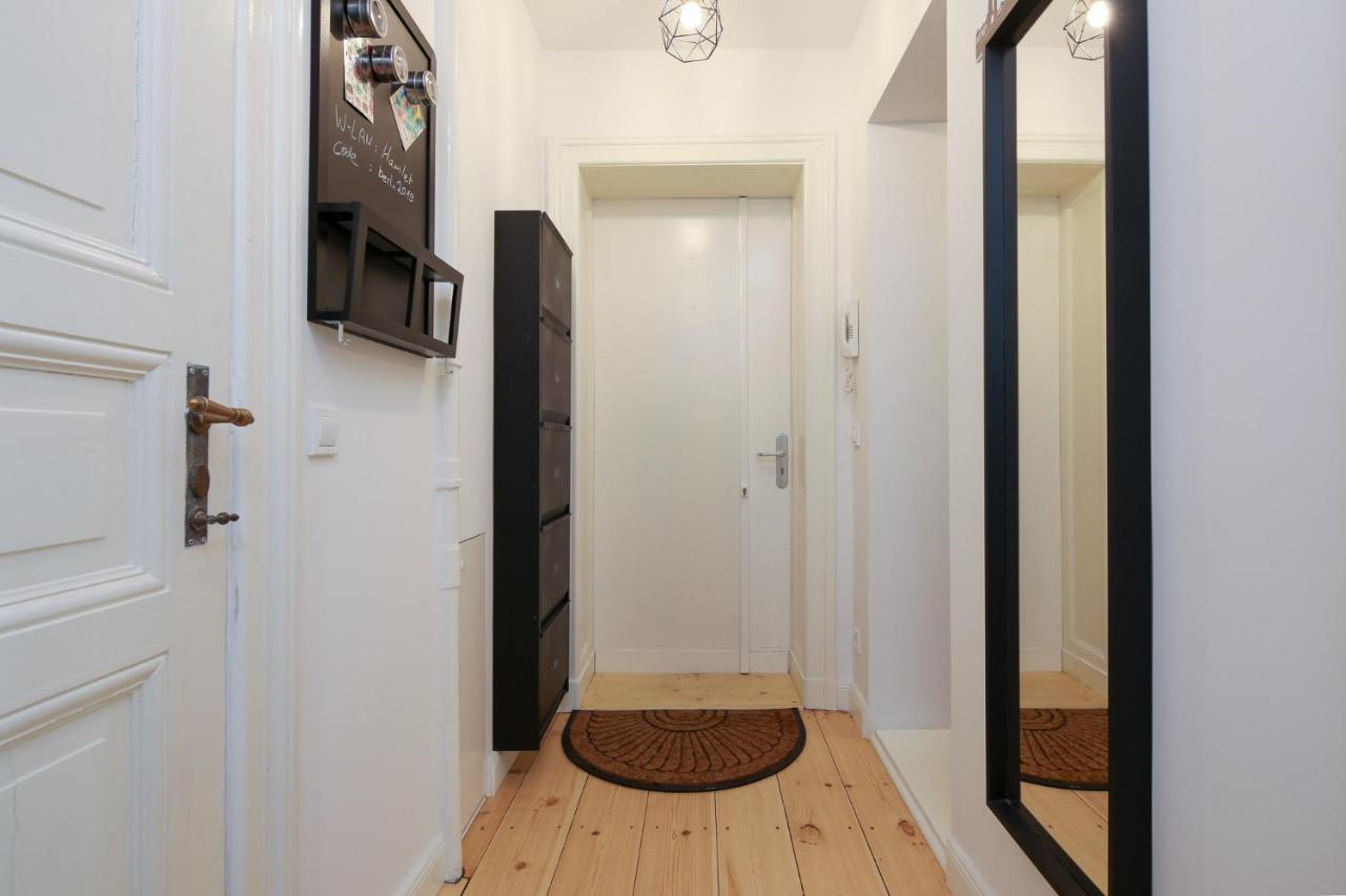4 Personen Altbau Apartment Nahe Kurfuerstendamm - Romeo & Julia Berlino Esterno foto