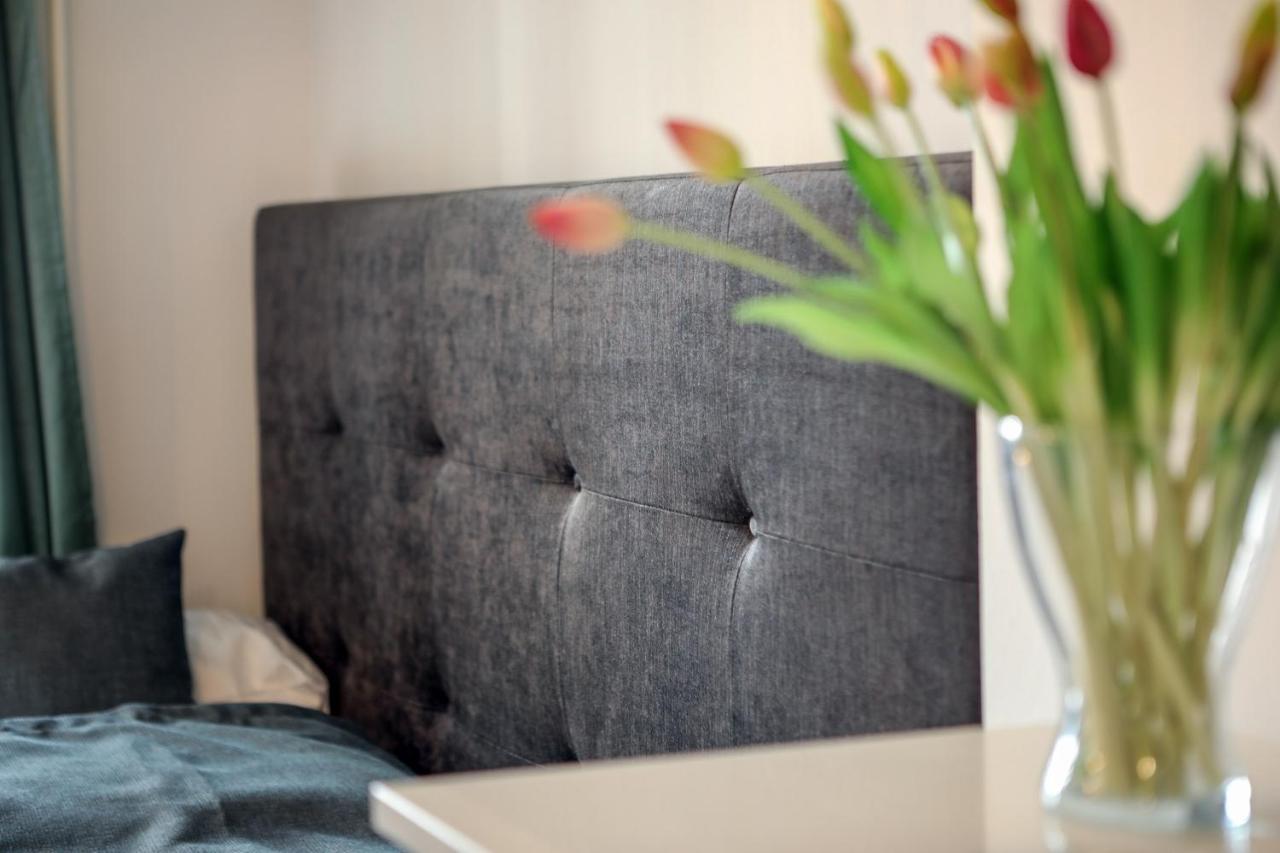 4 Personen Altbau Apartment Nahe Kurfuerstendamm - Romeo & Julia Berlino Esterno foto