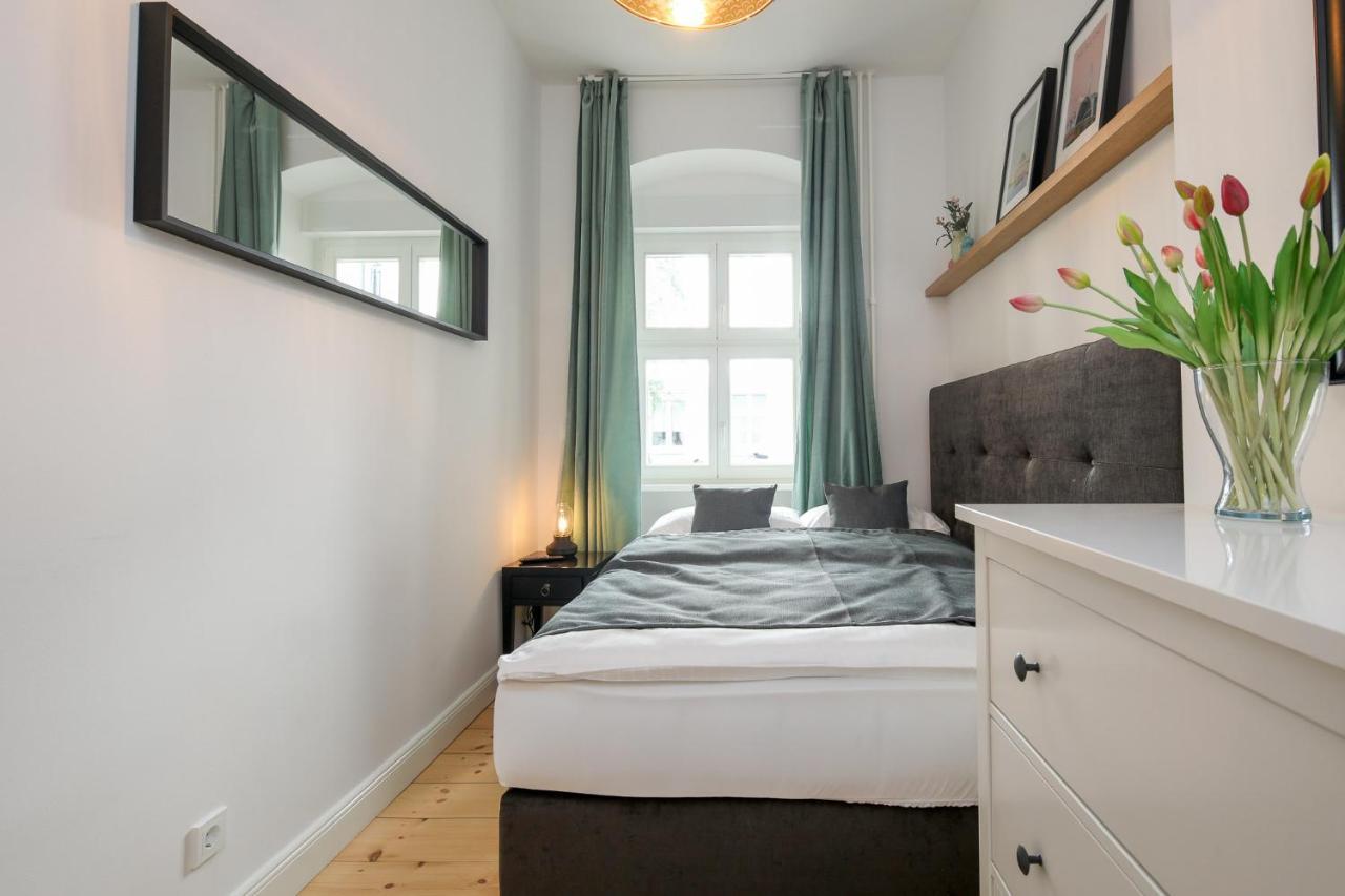 4 Personen Altbau Apartment Nahe Kurfuerstendamm - Romeo & Julia Berlino Esterno foto