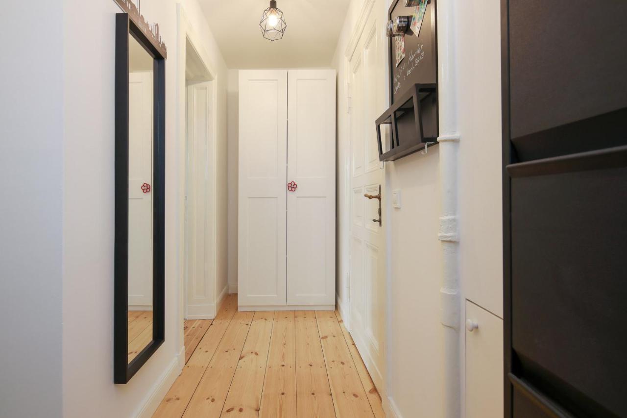 4 Personen Altbau Apartment Nahe Kurfuerstendamm - Romeo & Julia Berlino Esterno foto